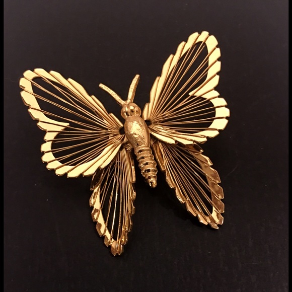 Broche Papillon Monet En Fil Doré (goldtone) - Taille 1 5/8 Pouces - Occasion Vintage